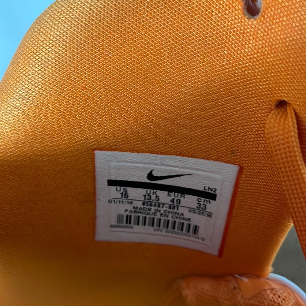 Nike Hyperdunk Shoes - image 6